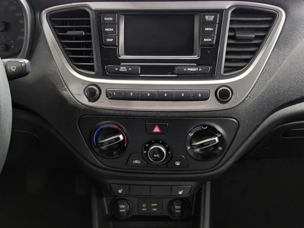 Hyundai Solaris II с пробегом 2018 года, цена 870 000 рублей, 237407 км, седан, Автокод Объявления