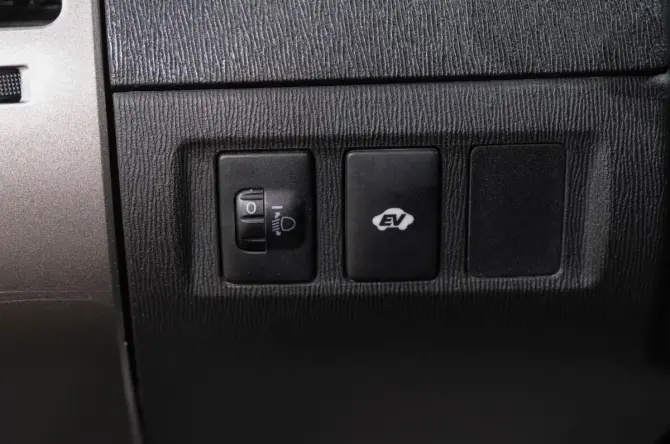 Toyota Prius II Рестайлинг (XW20) с пробегом 2008 года, цена 659 000 рублей, 320000 км, лифтбек, Автокод Объявления