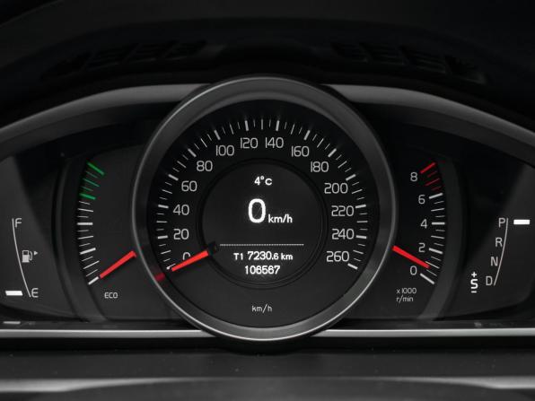Volvo V40 Cross Country I с пробегом 2014 года, цена 1 650 000 рублей, 106567 км, хэтчбек, Автокод Объявления