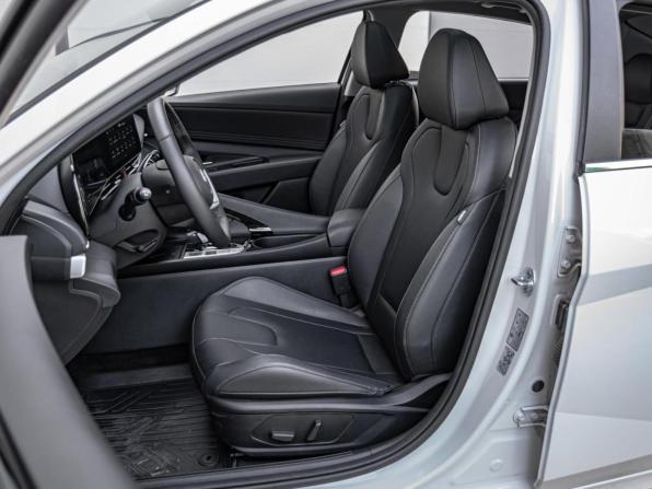 Hyundai Elantra VII (CN7) Рестайлинг с пробегом 2024 года, цена 2 299 000 рублей, 17230 км, седан, Автокод Объявления
