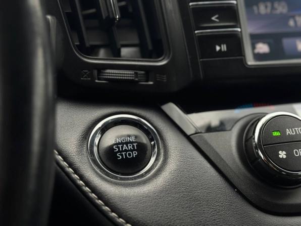Toyota RAV4 IV (XA40) Рестайлинг с пробегом 2018 года, цена 2 349 000 рублей, 147833 км, внедорожник, Автокод Объявления