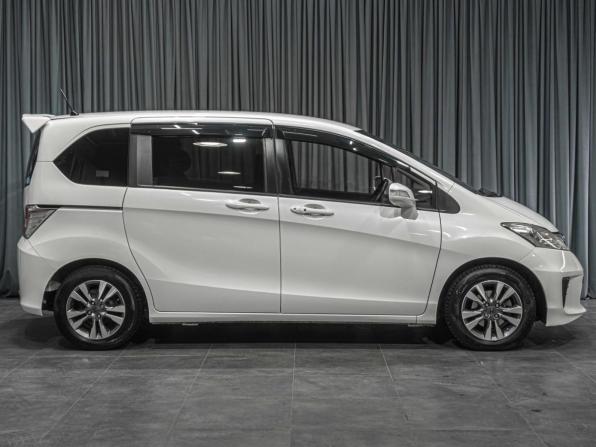 Honda Freed I Рестайлинг 2 с пробегом 2015 года, цена 1 349 000 рублей, 136789 км, компактвэн, Автокод Объявления