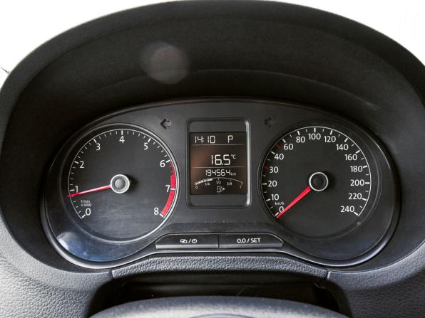 Volkswagen Polo V Рестайлинг с пробегом 2015 года, цена 935 000 рублей, 194560 км, седан, Автокод Объявления