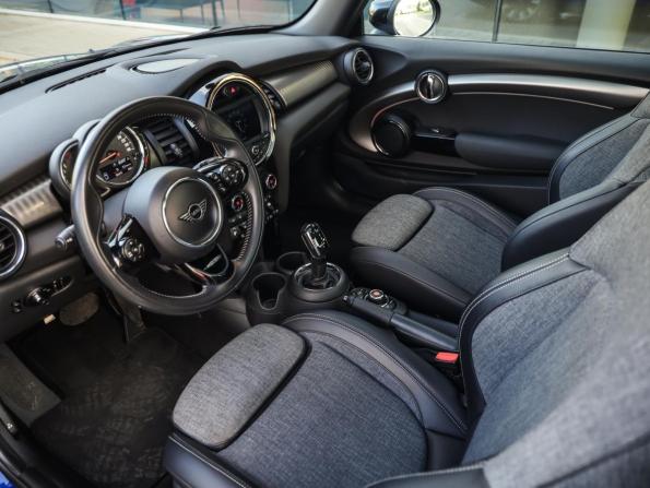 Mini Hatch III (F55/F56) Рестайлинг с пробегом 2020 года, цена 2 399 000 рублей, 82000 км, хэтчбек, Автокод Объявления