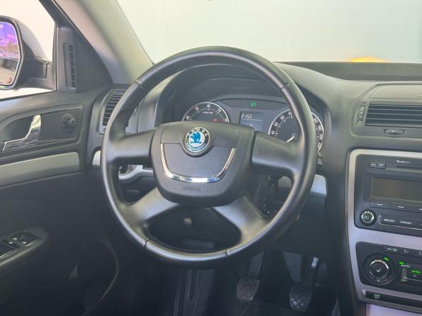 Skoda Octavia II (A5) Рестайлинг с пробегом 2012 года, цена 1 049 000 рублей, 127000 км, лифтбек, Автокод Объявления