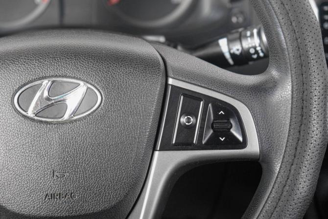 Hyundai Solaris I Рестайлинг с пробегом 2015 года, цена 819 000 рублей, 204000 км, седан, Автокод Объявления