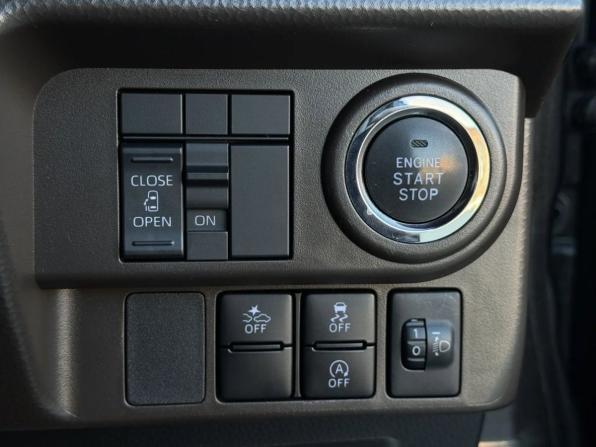Toyota Roomy I Рестайлинг с пробегом 2021 года, цена 1 100 000 рублей, 49730 км, микровэн, Автокод Объявления