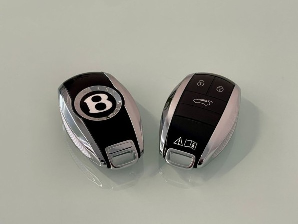 Bentley Bentayga I Рестайлинг с пробегом 2022 года, цена 37 000 000 рублей, 2375 км, offers.body_type.unknown, Автокод Объявления