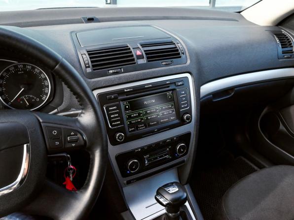 Skoda Octavia II (A5) Рестайлинг с пробегом 2013 года, цена 738 000 рублей, 244432 км, лифтбек, Автокод Объявления