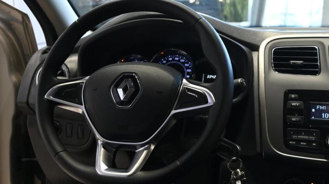 Renault Logan II Рестайлинг с пробегом 2021 года, цена 1 385 000 рублей, 33422 км, седан, Автокод Объявления