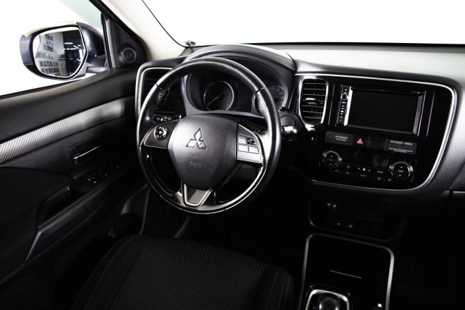 Mitsubishi Outlander III Рестайлинг 2 с пробегом 2017 года, цена 1 959 000 рублей, 182000 км, внедорожник, Автокод Объявления
