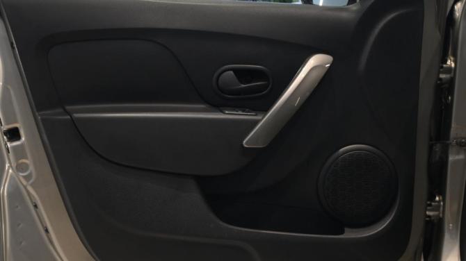 Renault Logan II Рестайлинг с пробегом 2021 года, цена 1 385 000 рублей, 33422 км, седан, Автокод Объявления