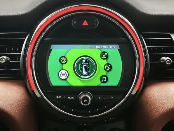 Mini Hatch III (F55/F56) Рестайлинг с пробегом 2020 года, цена 2 294 000 рублей, 54726 км, хэтчбек, Автокод Объявления
