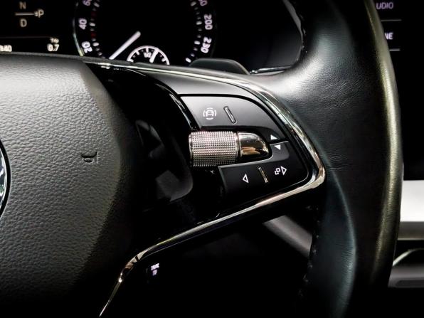 Skoda Octavia IV (A8) с пробегом 2021 года, цена 2 335 000 рублей, 74575 км, лифтбек, Автокод Объявления