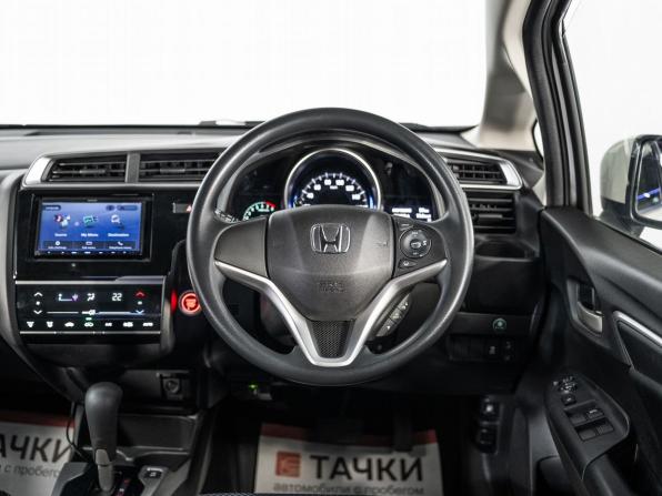 Honda Fit III Рестайлинг с пробегом 2018 года, цена 1 325 000 рублей, 46651 км, хэтчбек, Автокод Объявления