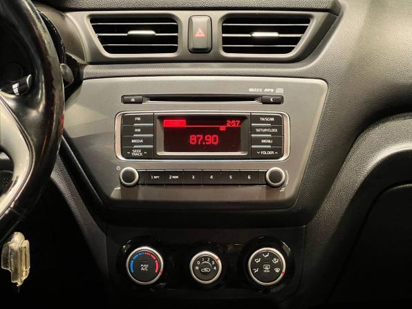 Kia Rio III Рестайлинг с пробегом 2016 года, цена 950 000 рублей, 125350 км, седан, Автокод Объявления