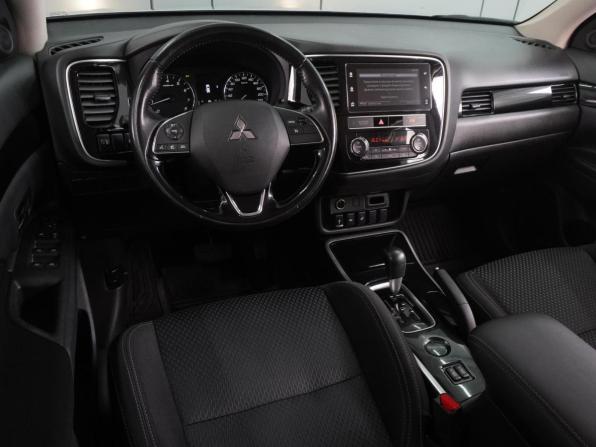 Mitsubishi Outlander III Рестайлинг 3 с пробегом 2019 года, цена 1 899 000 рублей, 99221 км, внедорожник, Автокод Объявления