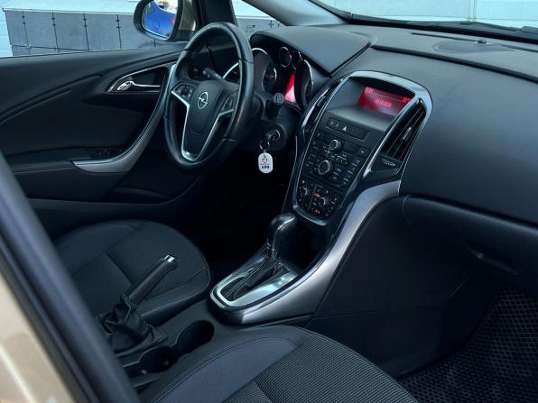 Opel Astra J Рестайлинг с пробегом 2012 года, цена 889 000 рублей, 126130 км, хэтчбек, Автокод Объявления