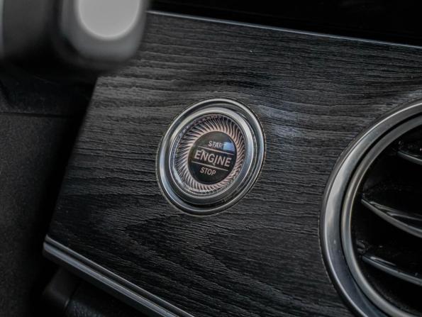 Mercedes-Benz E-Класс V (W213 S213 C238) с пробегом 2018 года, цена 1 850 000 рублей, 304386 км, седан, Автокод Объявления