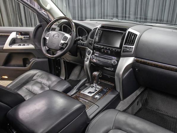 Toyota Land Cruiser 200 Series Рестайлинг 1 с пробегом 2015 года, цена 4 898 000 рублей, 180212 км, внедорожник, Автокод Объявления