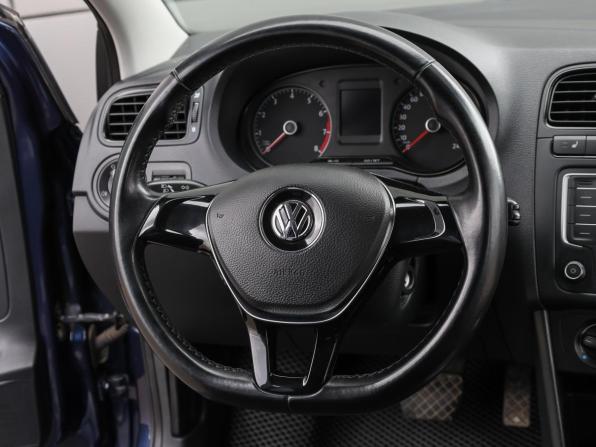 Volkswagen Polo V Рестайлинг с пробегом 2016 года, цена 898 000 рублей, 170917 км, седан, Автокод Объявления