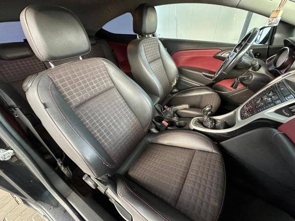 Opel Astra J Рестайлинг с пробегом 2011 года, цена 690 000 рублей, 166000 км, хэтчбек, Автокод Объявления