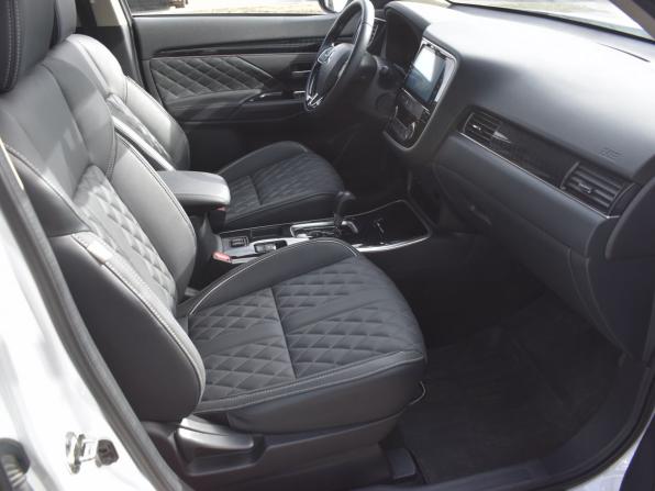 Mitsubishi Outlander III Рестайлинг 3 с пробегом 2022 года, цена 2 775 000 рублей, 23903 км, внедорожник, Автокод Объявления