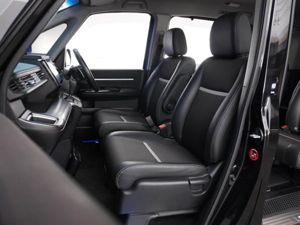 Honda Stepwgn V с пробегом 2017 года, цена 3 179 090 рублей, 137926 км, минивэн, Автокод Объявления