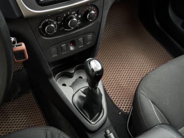 Renault Logan II Рестайлинг с пробегом 2019 года, цена 974 000 рублей, 80722 км, седан, Автокод Объявления