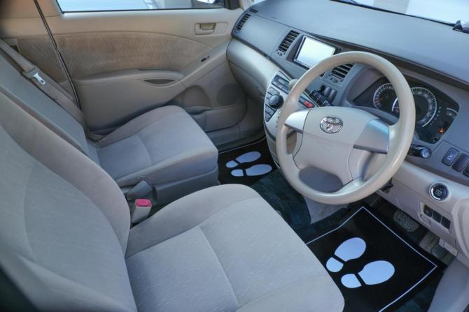 Toyota ISis I Рестайлинг с пробегом 2010 года, цена 997 000 рублей, 190000 км, компактвэн, Автокод Объявления