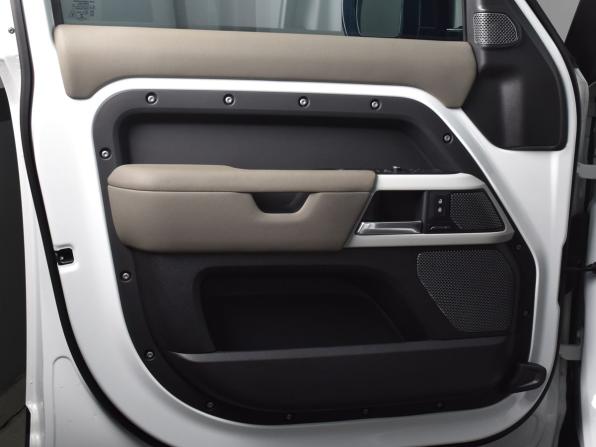 Land Rover Defender II с пробегом 2021 года, цена 4 999 995 рублей, 131041 км, внедорожник, Автокод Объявления