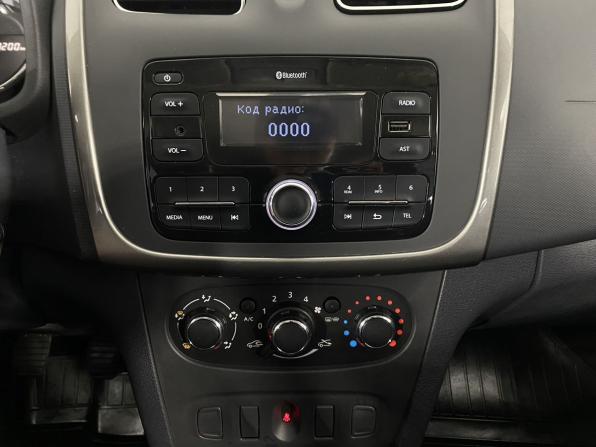 Renault Logan II Рестайлинг с пробегом 2019 года, цена 899 000 рублей, 129200 км, седан, Автокод Объявления