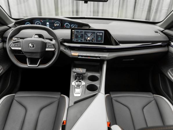 Changan UNI-V I с пробегом 2024 года, цена 2 390 000 рублей, 24251 км, лифтбек, Автокод Объявления