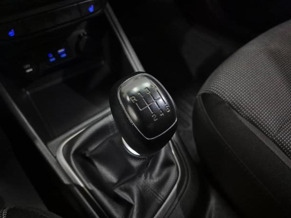 Hyundai Solaris II с пробегом 2017 года, цена 1 080 000 рублей, 160142 км, седан, Автокод Объявления