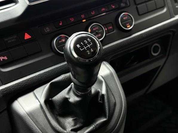 Volkswagen Caravelle T6 с пробегом 2015 года, цена 2 549 000 рублей, 242017 км, минивэн, Автокод Объявления