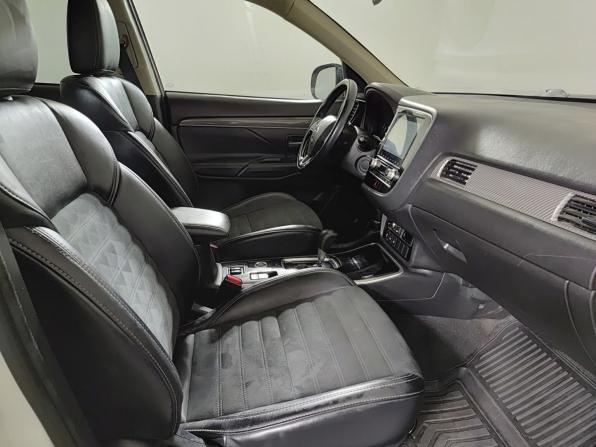 Mitsubishi Outlander III Рестайлинг 3 с пробегом 2022 года, цена 1 949 000 рублей, 204156 км, внедорожник, Автокод Объявления