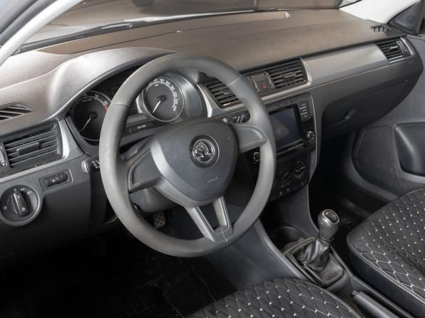Skoda Rapid I Рестайлинг с пробегом 2019 года, цена 1 060 000 рублей, 230000 км, лифтбек, Автокод Объявления