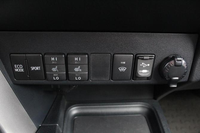 Toyota RAV4 IV (XA40) Рестайлинг с пробегом 2016 года, цена 2 790 000 рублей, 98836 км, внедорожник, Автокод Объявления