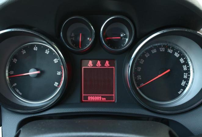Opel Mokka I с пробегом 2013 года, цена 1 050 000 рублей, 95999 км, внедорожник, Автокод Объявления