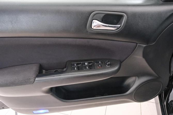 Honda Accord VII Рестайлинг с пробегом 2006 года, цена 949 000 рублей, 293767 км, седан, Автокод Объявления