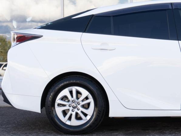 Toyota Prius IV (XW50) с пробегом 2018 года, цена 1 730 000 рублей, 137011 км, лифтбек, Автокод Объявления