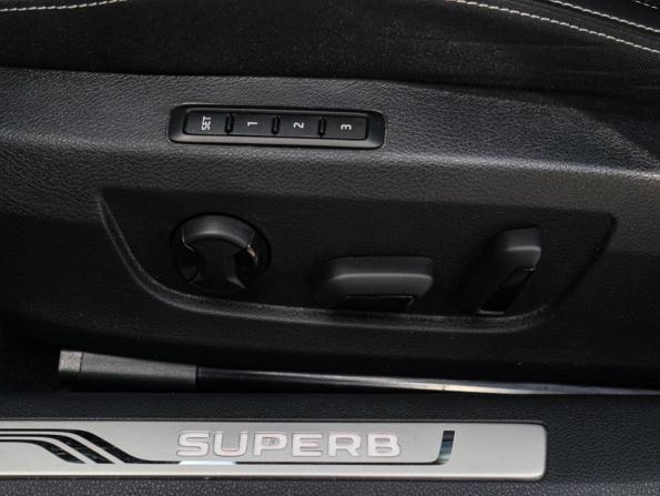 Skoda Superb III Рестайлинг с пробегом 2024 года, цена 3 690 000 рублей, 37160 км, лифтбек, Автокод Объявления