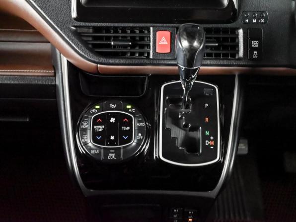 Toyota Esquire I с пробегом 2015 года, цена 2 150 000 рублей, 86512 км, минивэн, Автокод Объявления
