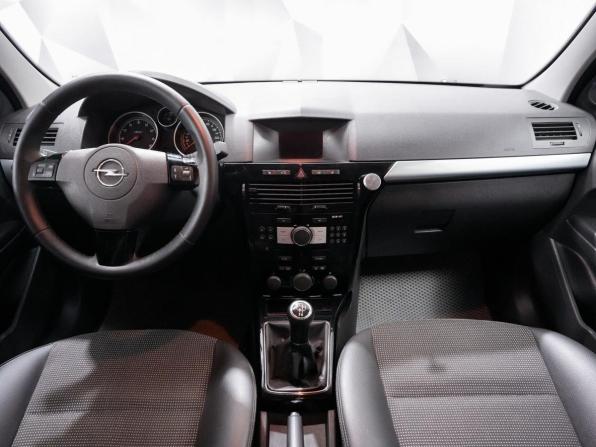Opel Astra H Рестайлинг с пробегом 2013 года, цена 615 000 рублей, 214500 км, седан, Автокод Объявления