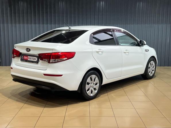 Kia Rio III Рестайлинг с пробегом 2015 года, цена 859 900 рублей, 169000 км, седан, Автокод Объявления