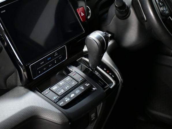 Honda Stepwgn V Рестайлинг с пробегом 2019 года, цена 2 425 000 рублей, 86118 км, минивэн, Автокод Объявления