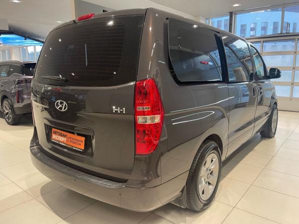 Hyundai H-1 II Рестайлинг 2 с пробегом 2019 года, цена 2 549 000 рублей, 197880 км, минивэн, Автокод Объявления