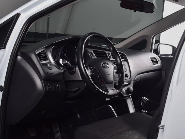 Kia Ceed II Рестайлинг с пробегом 2015 года, цена 919 995 рублей, 131048 км, хэтчбек, Автокод Объявления
