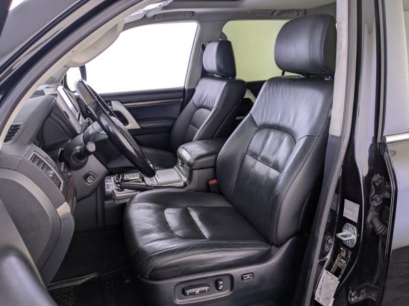 Toyota Land Cruiser 200 Series Рестайлинг 2 с пробегом 2020 года, цена 7 850 000 рублей, 136625 км, внедорожник, Автокод Объявления