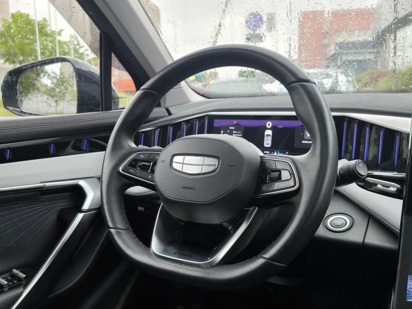 Geely Atlas II с пробегом 2024 года, цена 2 750 000 рублей, 65725 км, внедорожник, Автокод Объявления
